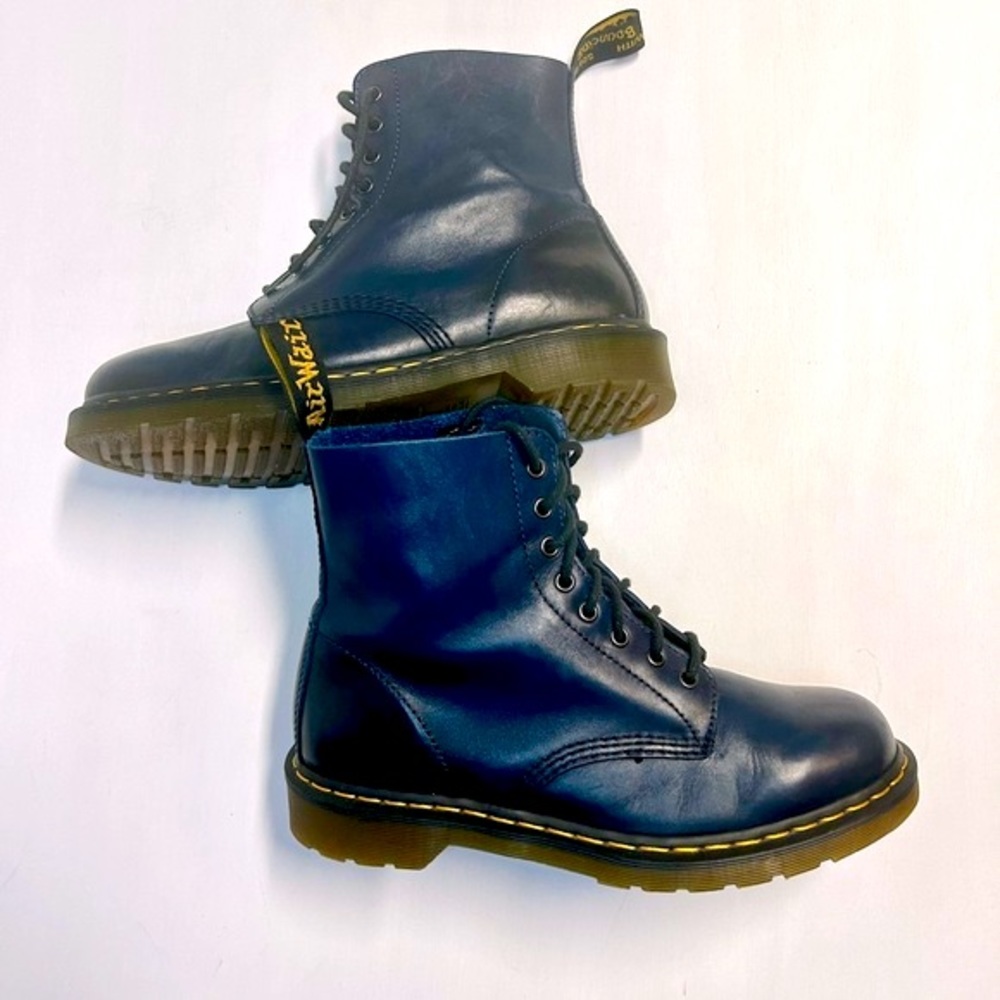 Dr. Martens Pascal in Antique Temperley